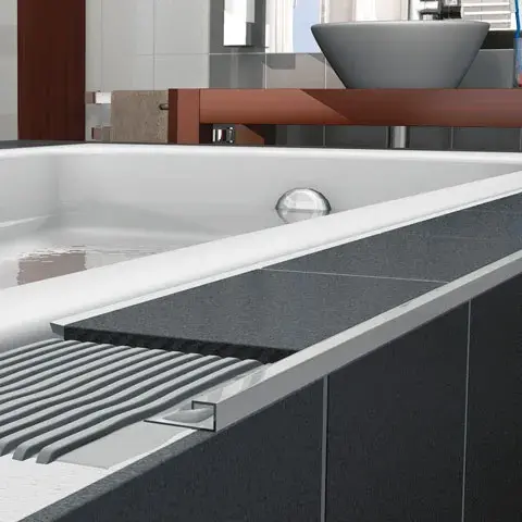 Kakellist kvadrat alu. Silvereloxerad blank 9 mm 2,5 m