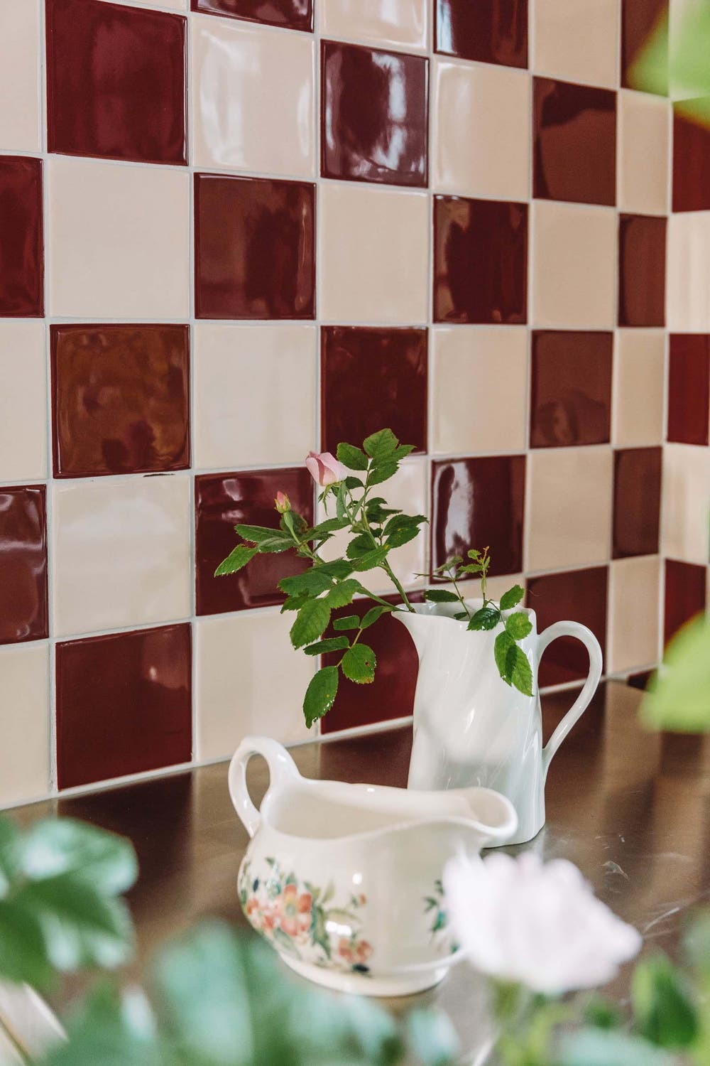 Kakel: Atelier i färgerna Creme och Sangue de Boi (dessa färger ingår i beställningssortimentet)