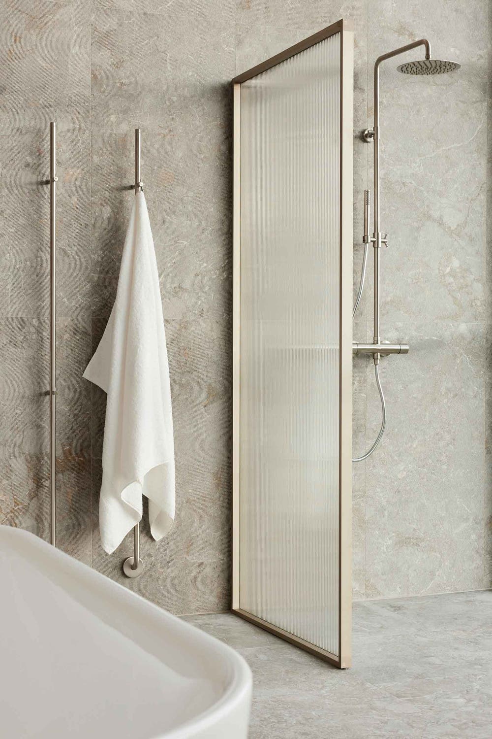 Dinamika Breccia Grey. Duschvägg från INR.